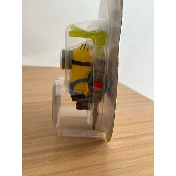 Minions The Rise of Gru Stuart Sticky Hand Action Figure - Picture 6 of 6